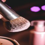 Jak działa rozjaśniacz podkładu? Uzyskaj efekt glass skin